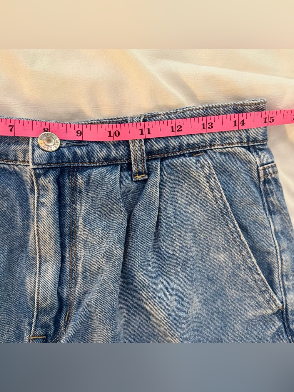 American Eagle Mom Shorts, High Rise Blue Denim, Size 6, Style 5319 - Picture 5 of 9